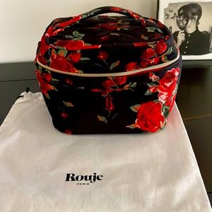Rouje Red Roses Vanity